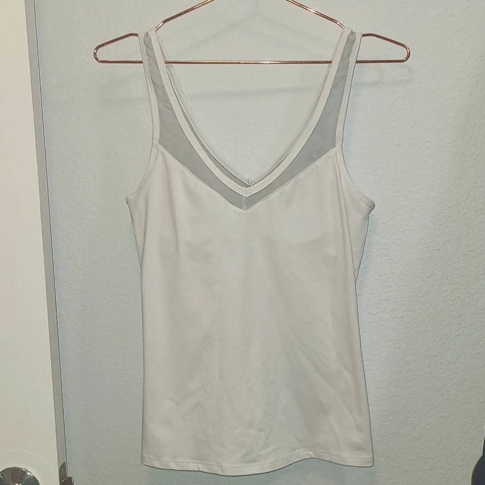 Fabletics White Tank - Picture 1 of 3